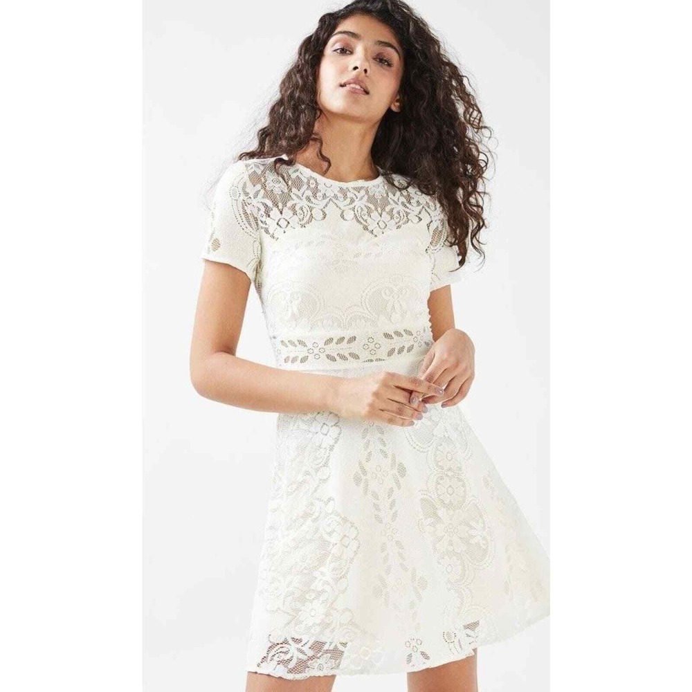NWT Topshop Ivory Cream Women Floral Lace Fluted Short‎ Sleeve Dress Size 4